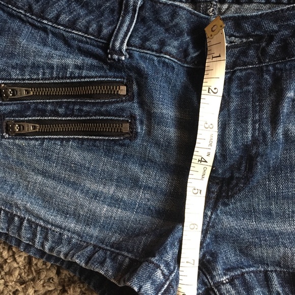 AE. Shorts. Size 4 - Picture 3 of 6